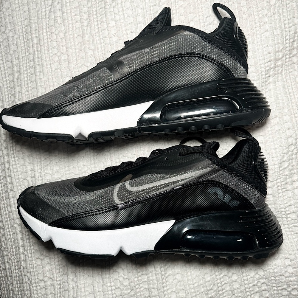 NWOB‼️- NIKE AIR MAX 2090 Running Sneakers (Black/Grey/White) -M 8.5 / W 9.5 - Picture 2 of 15